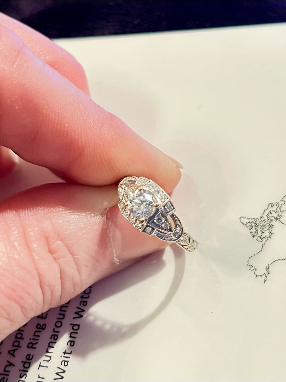 Jolie white gold with natural diamond and verified appraisal